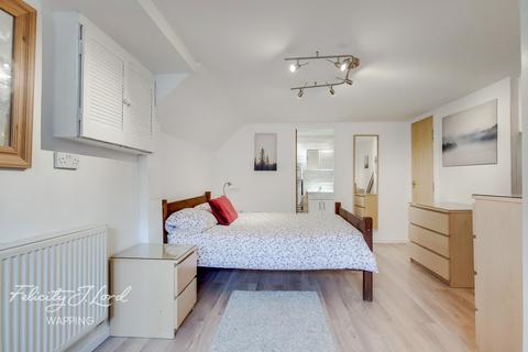 23 Fowey Close, London, E1W 2JP