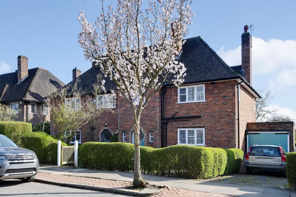 Hill Top, London, NW11 3 bed semidetached house £1,195,000