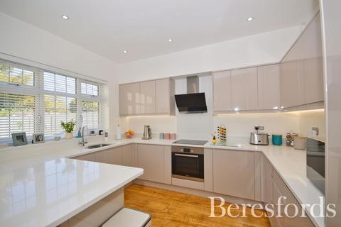 2 Maple Street, Romford, RM7 7JX