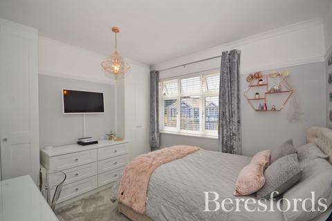 2 Maple Street, Romford, RM7 7JX