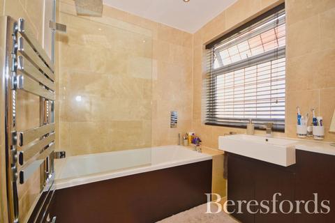 2 Maple Street, Romford, RM7 7JX