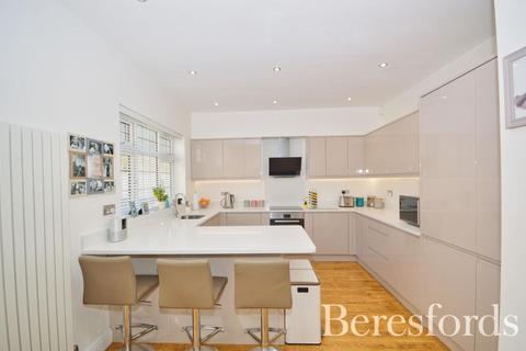 2 Maple Street, Romford, RM7 7JX