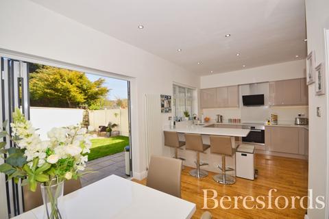 2 Maple Street, Romford, RM7 7JX