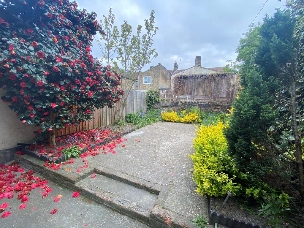 Bective Road, E7 4 bed terraced house £1,950 pcm (£450 pw)