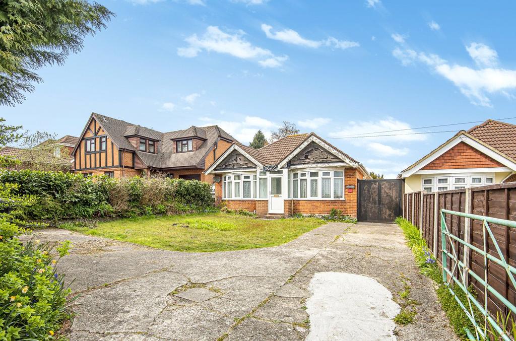 Upper Northam Road, Hedge End, Southampton, SO30 2 bed bungalow £350,000