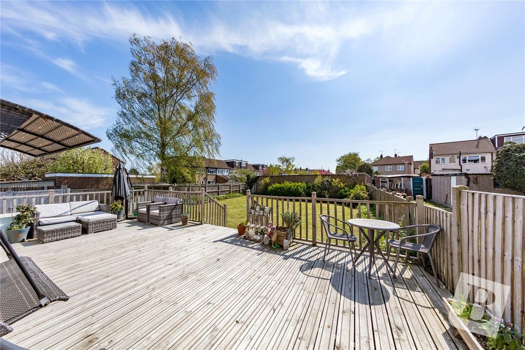 Clyde Crescent, Upminster, RM14 4 bed end of terrace house £500,000