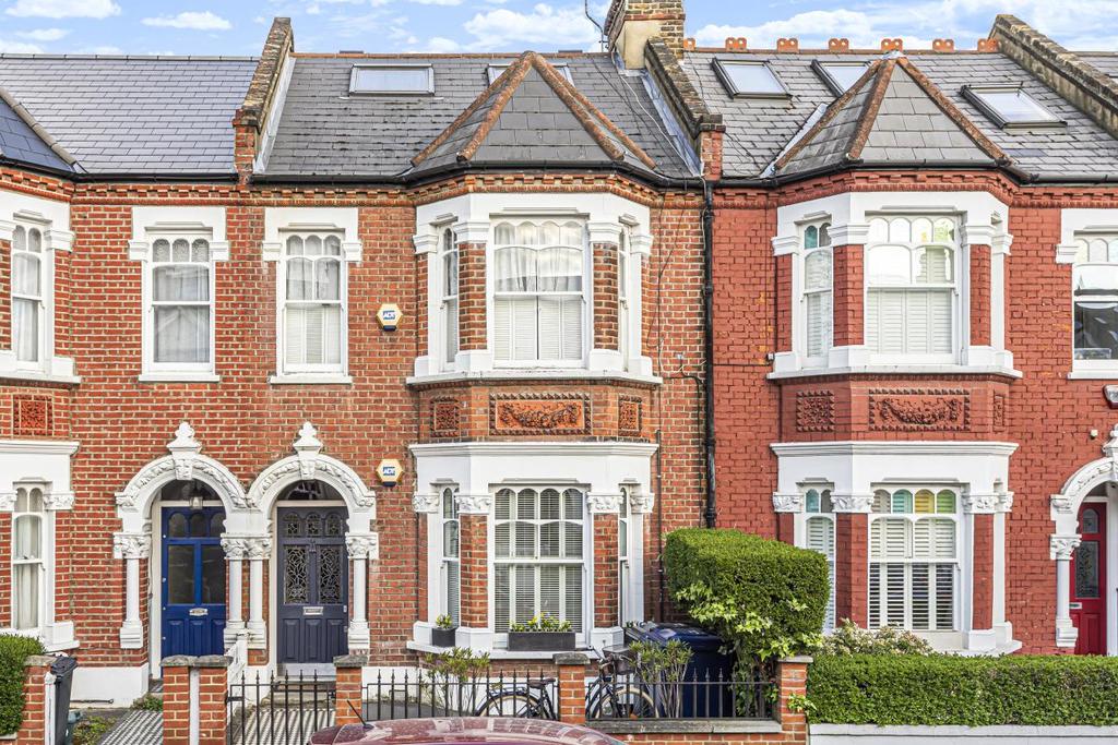 St. Albans Avenue, Chiswick 2 bed flat £700,000