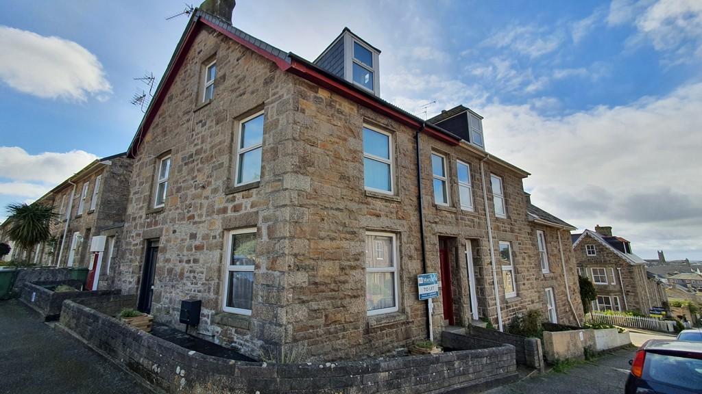 Lescudjack Road, Penzance 2 bed apartment £595 pcm (£137 pw)
