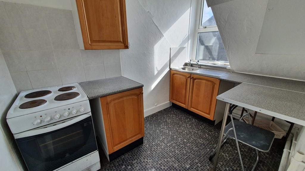 Lescudjack Road, Penzance 2 bed apartment £595 pcm (£137 pw)