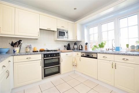 6 Ashdene Gardens, Ashington, Pulborough, RH20 3JA