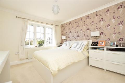 6 Ashdene Gardens, Ashington, Pulborough, RH20 3JA