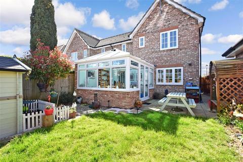 6 Ashdene Gardens, Ashington, Pulborough, RH20 3JA