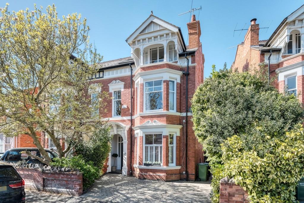 The Hill Avenue, Worcester, WR5 2AW 4 bed semidetached house £500,000
