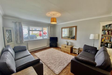 99 Barnmead, Haywards Heath, RH16 1XB