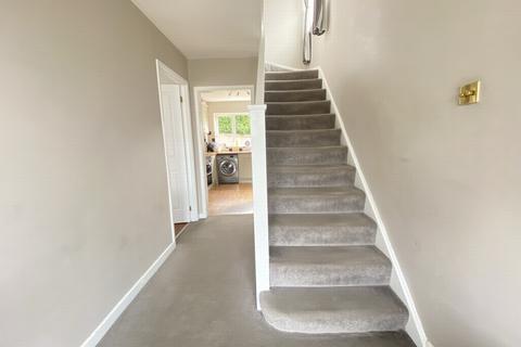 99 Barnmead, Haywards Heath, RH16 1XB