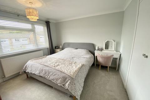 99 Barnmead, Haywards Heath, RH16 1XB