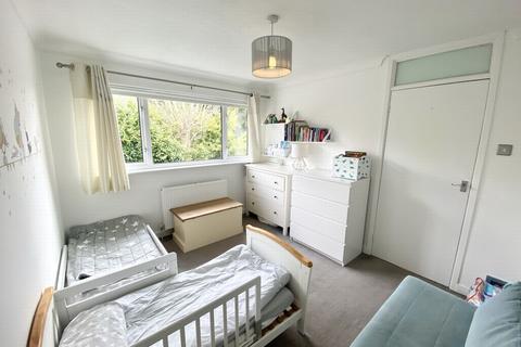 99 Barnmead, Haywards Heath, RH16 1XB