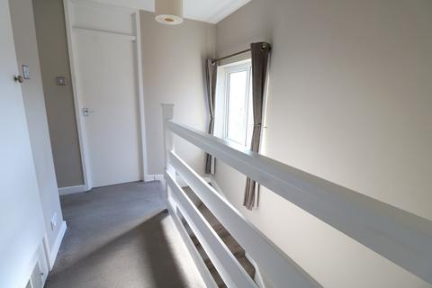 99 Barnmead, Haywards Heath, RH16 1XB