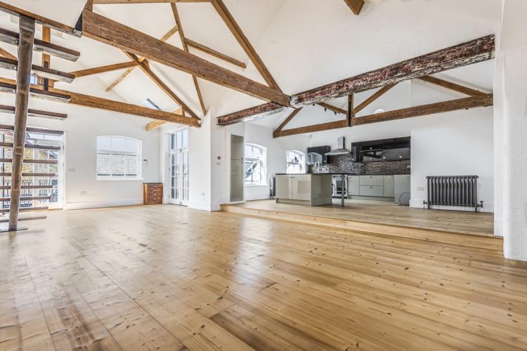 Limes Road Beckenham BR3 2 bed apartment £2,000 pcm (£462 pw)
