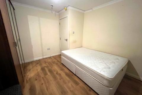 undefined, Wellington Road, Feltham