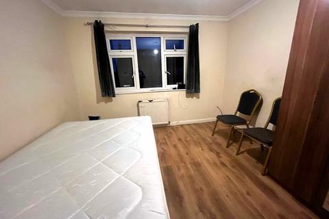 undefined, Wellington Road, Feltham