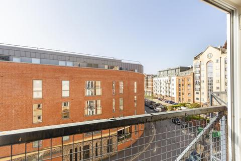 Studio to rent, Jessop Court, City Centre