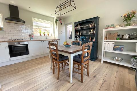 4 Queens Road, Swanage, BH19 2EQ