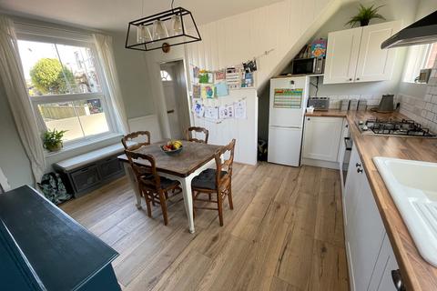 4 Queens Road, Swanage, BH19 2EQ