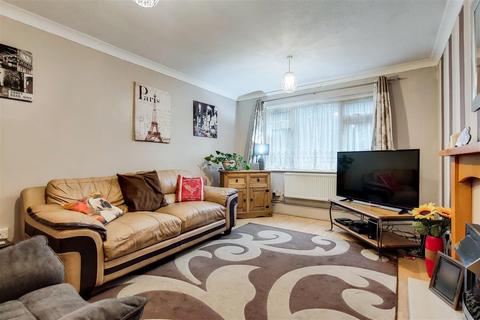 31 Buttfield Close, Dagenham, RM10 8TJ