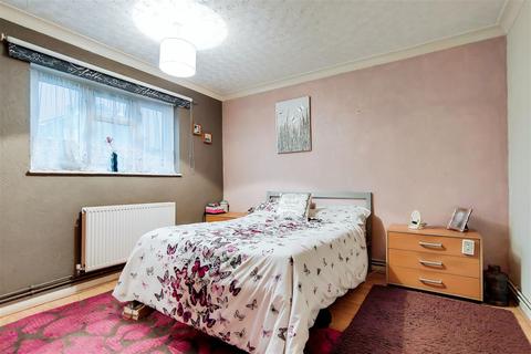 31 Buttfield Close, Dagenham, RM10 8TJ