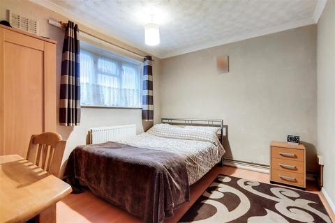 31 Buttfield Close, Dagenham, RM10 8TJ