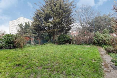 31 Buttfield Close, Dagenham, RM10 8TJ