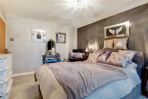 422 Rainham Road South, Dagenham, RM10 7XA