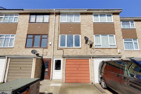 35 Crane Close, Dagenham, RM10 8PL