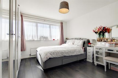 35 Crane Close, Dagenham, RM10 8PL
