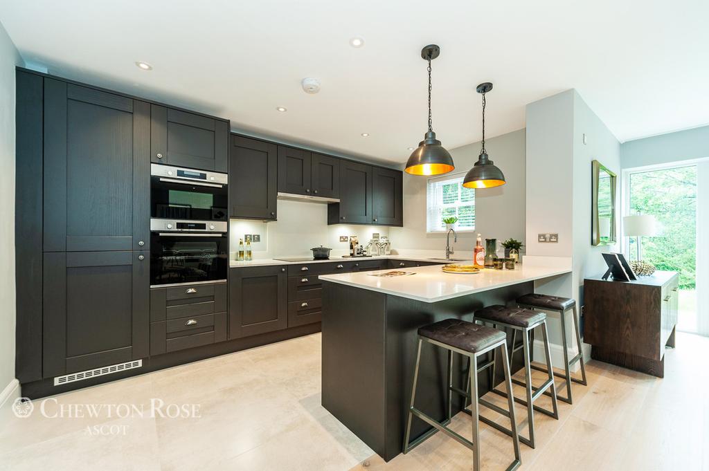 Cabrera Avenue, Virginia Water 4 bed semidetached house £975,000