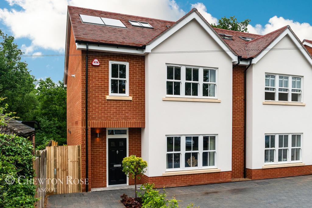 Cabrera Avenue, Virginia Water 4 bed semidetached house £975,000