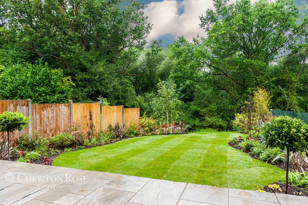 Cabrera Avenue, Virginia Water 4 bed semidetached house £975,000
