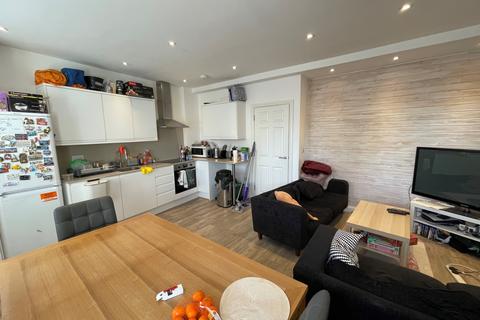 4 bedroom flat to rent, Camden Street, Camden, NW1