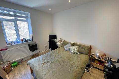 4 bedroom flat to rent, Camden Street, Camden, NW1