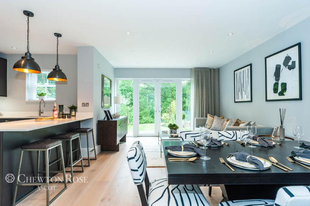 Cabrera Avenue, Virginia Water 4 bed semidetached house £975,000