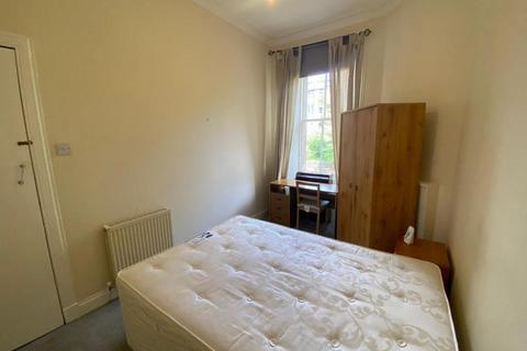 3 bedroom flat to rent, Bruntsfield Avenue, Bruntsfield, Edinburgh, EH10