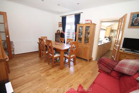 34 Mount Road, New Malden, KT3 3JX