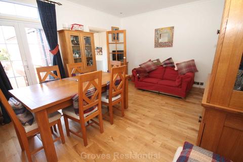 34 Mount Road, New Malden, KT3 3JX