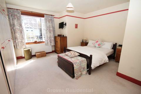 34 Mount Road, New Malden, KT3 3JX