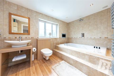 46 Harris Close, Romford, RM3 8PQ