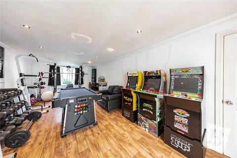 46 Harris Close, Romford, RM3 8PQ