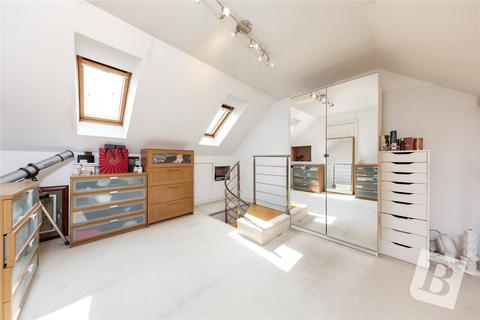 46 Harris Close, Romford, RM3 8PQ