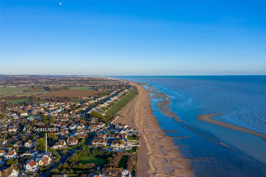 South Strand, East Preston, Littlehampton, BN16 2 bed apartment £400,000