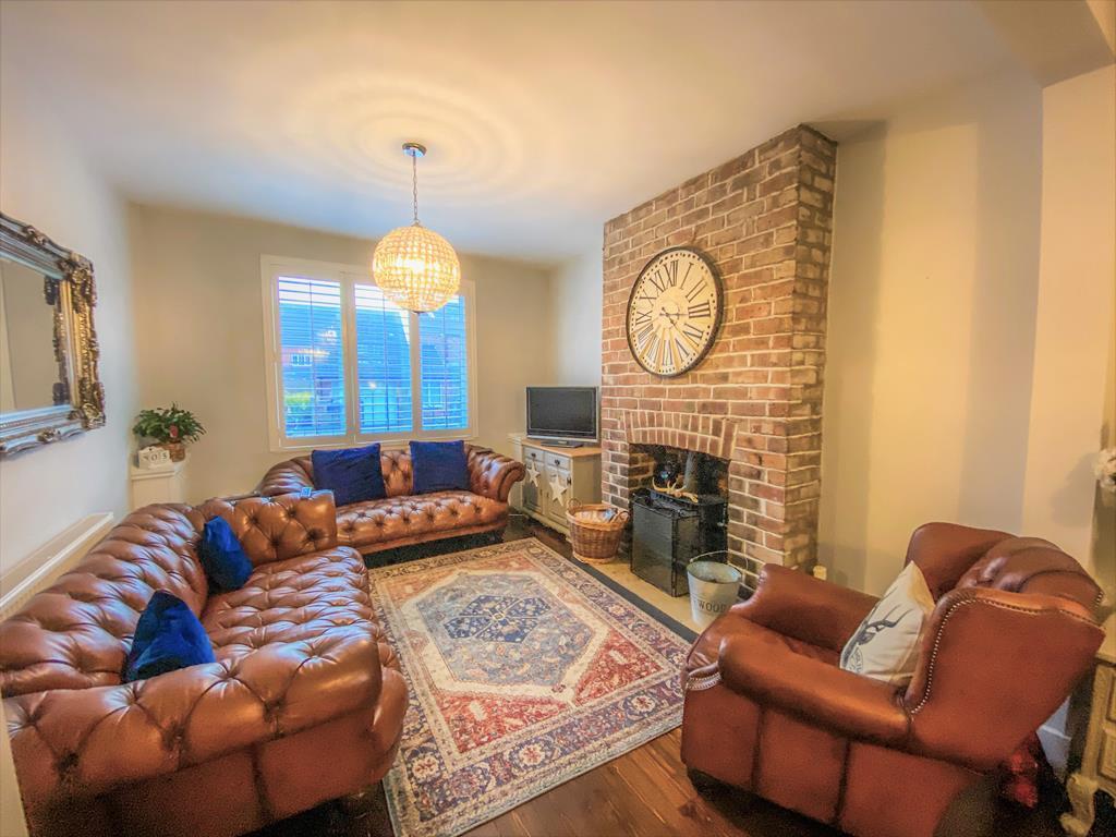 Scotchbarn Lane, Prescot, L34 2TG 3 bed terraced house £750 pcm (£173 pw)